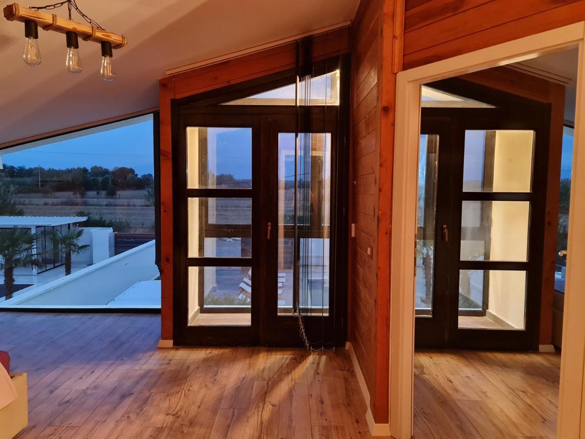 Villa Isea Wood